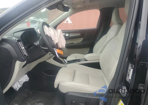 2025 Volvo Xc40 Plus z USA, uszkodzony, nr VIN YV4L12UE9S2531682